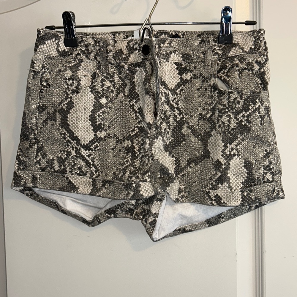 H&M Snake Print Women’s Shorts in Black and White